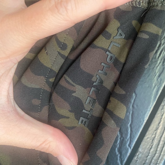 Alphalete camo army green joggers pants women’s size small - Picture 3 of 8